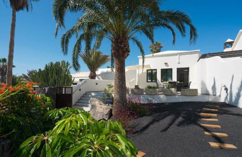 Villa Irene Lanzarote en Costa Teguise en complejo con piscina comunal - Foto 1