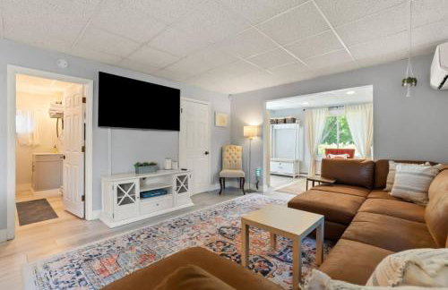 Walk to the Beach! - Free Parking - Fire Pit - Photo 21