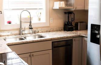 Eastside Suite-Cozy 3 Bedroom Home next 2 Downtown - Foto 16