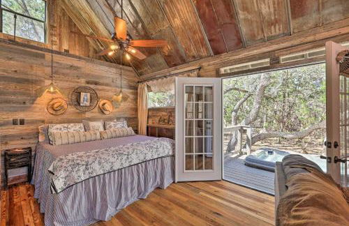 Horse Thief Inn Cabin Retreat with Deck and Hot Tub! - Foto 10