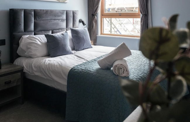 Central Leeds Penthouse - Photo 6