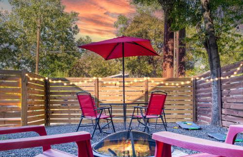 Modern 2-Story Cowboy Pool Home with King Beds Walk to 6th St & Rainey Street - Foto 1