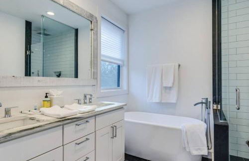 Wooded Oasis and Guest House in Hamptons! - Foto 9