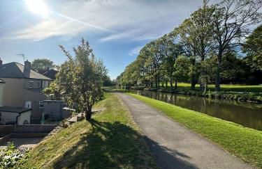Canalside walks Riddlesden Local to Skipton Ilkley Haworth & Keighley Worth Valley Railway - Foto 38