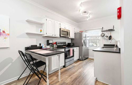 Mass Ave Gem and steps away from Yoga Studio - Foto 6