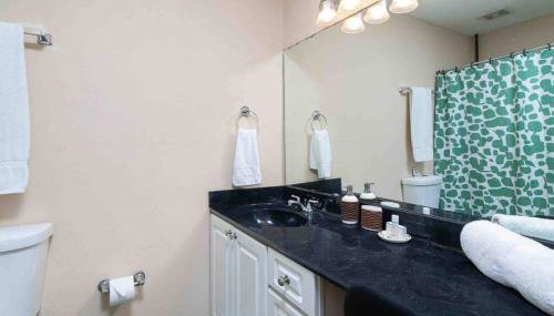 Convenient to campus and The Square - Foto 5, towels, Shower