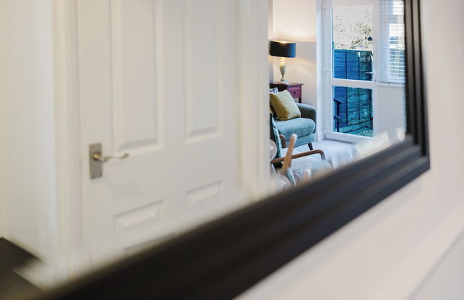 Corner House - Bright 2BD in Cheltenham - Photo 34