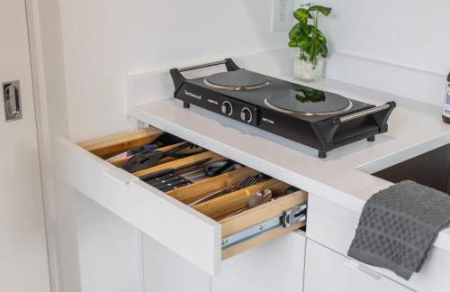 Modern Riverside Cabin w Hot Tub Fire Pit Kayaks - Foto 16