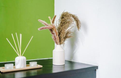 The Lyme Lounge - Contemporary & Stylish 3BR Home - Sleeps 7 with Parking & Wi-Fi - Perfect For Business or Work Stays - By Parydise Properties - Foto 21