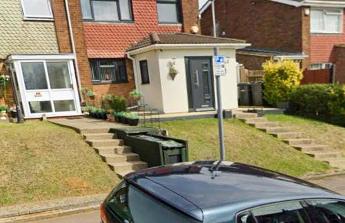 Spacious Luton Airport Accommodation - Perfect for Contractors, Families, Tourists & Long Stays - Foto 57