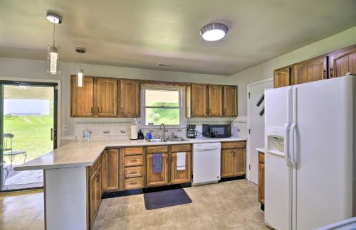 Bluefield Retreat with Pool Table Near Parks! - Foto 6