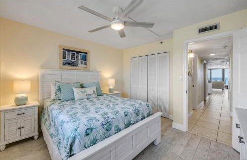 New Listing! Dog-friendly direct oceanfront with private balcony and heated rooftop pool - Foto 32