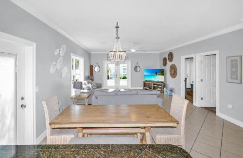 Two Homes, Private Pool, Game Room & Steps to the Beach - Foto 29