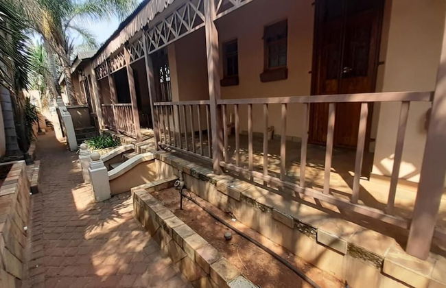 Spacious Double Room in Lovely Guesthouse - Photo 14