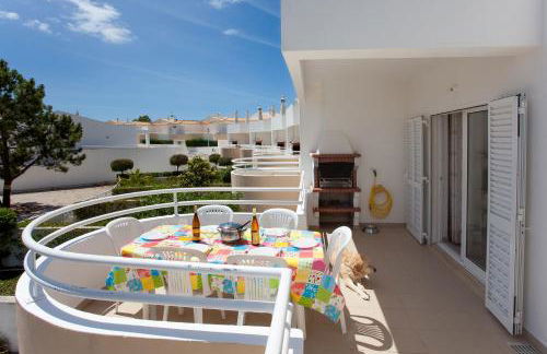 Os Apartamentos A Ramos na Praia da Galé Estão inserido em Condomínio com PISCINA, Fica apenas a 350 Metros da Praia da Galé - Apartamentos com Ar Condicionado tanto nos Quartos como na Sala, Smart TV com Prime Vídeo e Cozinha Completa - Foto 49