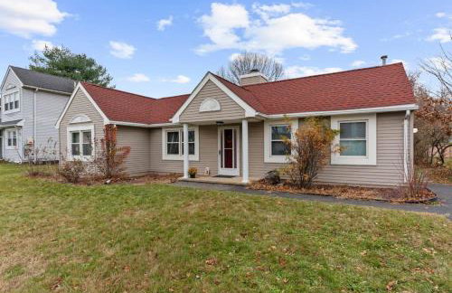 Willow Haven 2BR Cozy Retreat, Close to Hartford - Foto 2