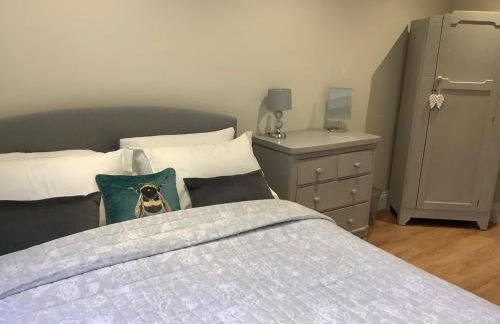 Luxury Refurbished 2 Bedroom Regency Apartment - Photo 16