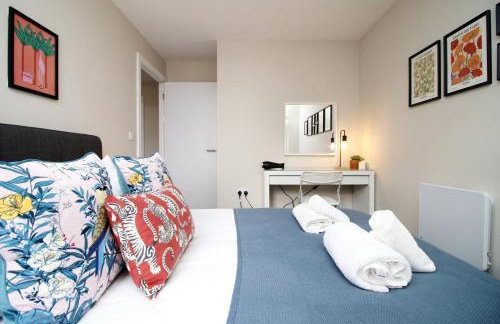 Elegant 2BR w/ Pool Table in Prime Location - Foto 63