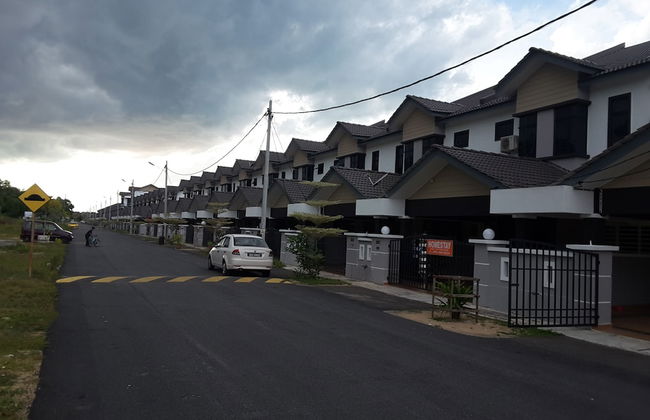 Laman Kurnia Holiday House - Photo 36