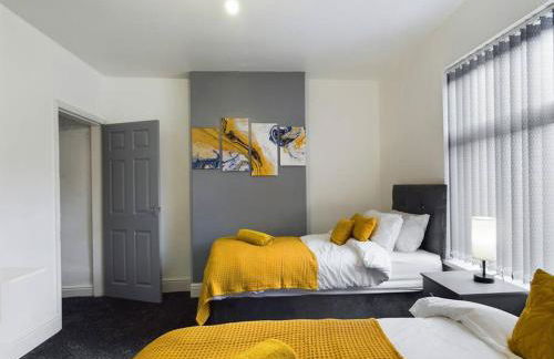 Cliff House By RMR Accommodations - NEW - Sleeps 8 - Modern - Parking - Foto 2