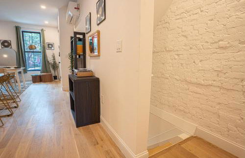 Stylish 2BD Brooklyn Retreat with Backyard & Basement - Foto 9