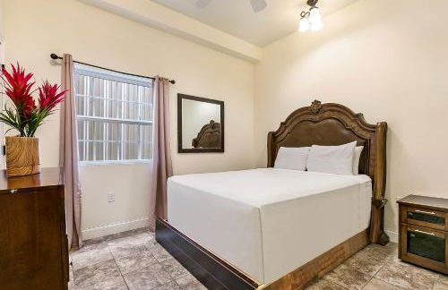 Modern 4BR City Condo 5min drive to FQ - Foto 46