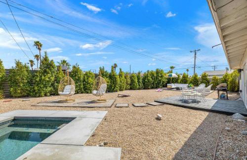 Whimsical Oasis Retreat by Rather Be Properties - Foto 34