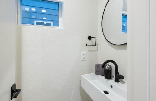 Stunning 3BD 3.5 BA - 10 Min to Downtown! Garage! - Foto 11