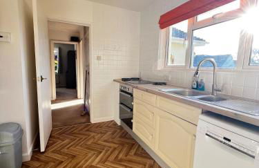 Big Group Bungalow, Sleeps 9, Perfect for Families - Photo 35