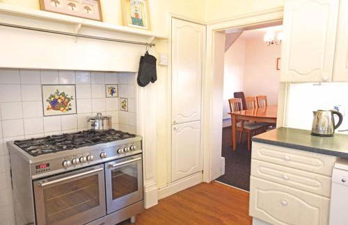 Bury Villa - 7 bedrooms sleeping 18 guests - Photo 7