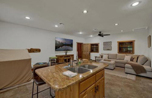 Oakridge Ranch: Pool + Hot-tub, Pickleball Court, Whiskey & Wine Room - Foto 14