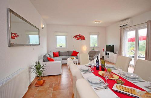 Villa Pasika with private 31m2 pool, summer kitchen with BBQ, 4 bedrooms - Photo 14