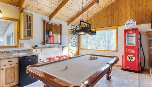 50 Yards to Lake, Boulder Bay Pool Table Lakeside in Bearadise by Avantstay - Foto 2, Interior