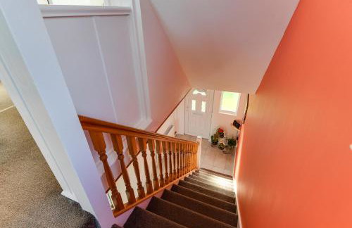 3 BR Home l Free Parking l 5 Guests l Garden l Long Stays l - Foto 17