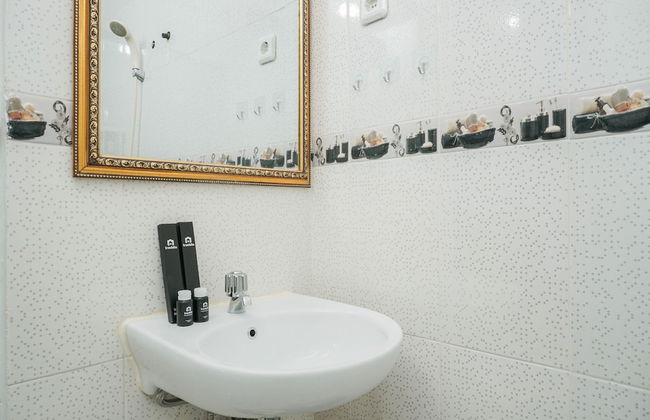 Fully Furnished with Comfortable 2BR Grand Palace Kemayoran Apartment - Photo 17