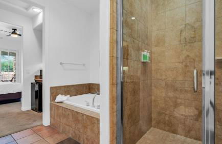 LV009 Private Upstairs Studio w Mountain Views - Photo 7