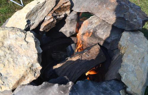 Mountain Meltdown - Pet Friendly, Grill, Wifi, Fire Pit, EV Station -Shared Space - Grill, Fire Pit, Covered Porch, Fountain Pond - Foto 34