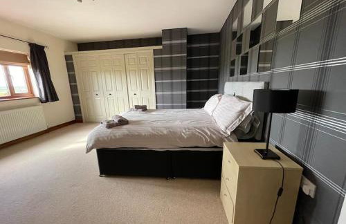 Spacious Home, 6 large bedrooms, full sky package, sleeps 14 - Foto 17
