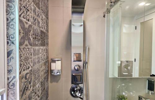 Bright Modern 2-bedroom apartment - Prime Astorioa - near subway - Foto 12