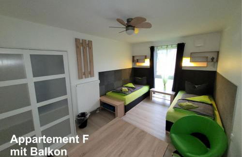 APARTMENTHAUS "AM KORNFELD" - 10 Gästewohnungen mit 1-3 Schlafzimmern, 40 Betten, Raucherbalkon, Reinigungs- & Wäscheservice, Grillgarten, Parkplatz - Foto 9
