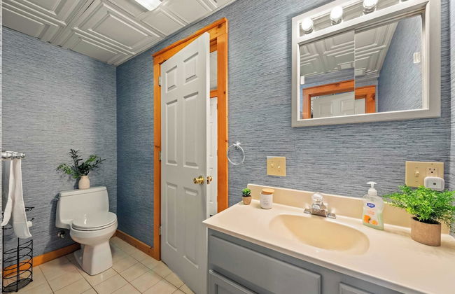 Mountain Escape With Game Room, Balcony & Stunning Views in the Poconos Christina - Foto 36