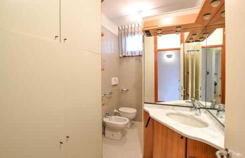 Amazing Apartment In Lignano Sabbiadoro - Foto 23