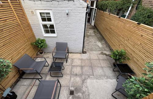 Sleeps 7 Beaches, restaurants, buses, nearby! - Photo 10