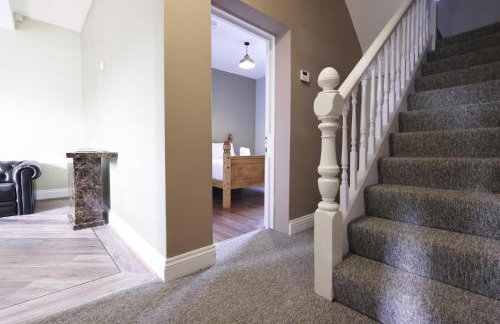 Modern Comfort 4 Bedrooms and Great Location - Foto 6