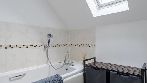 Stylish 5Bedroom Getaway in Quiet Mildenhall Area - Foto 5