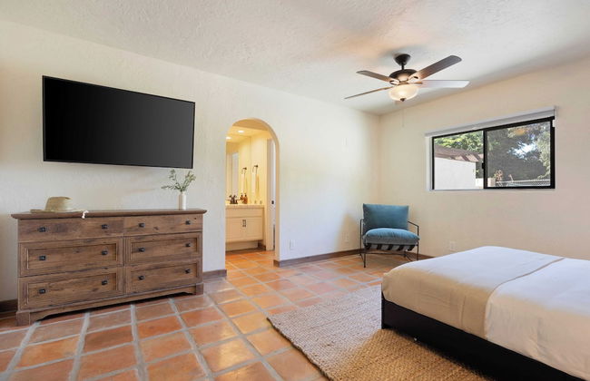 Sleeps 20! Architectural Mansion w/ Pool, Indoor Tennis Court, Game Room Starlight Estate by Avantstay - Foto 36