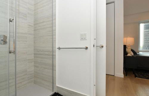 Contemporary Luxury 3BR 2BA Downtown NYC - Photo 20