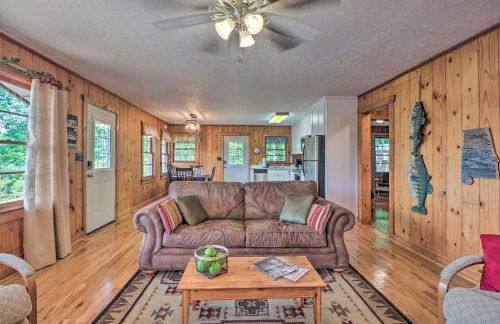 Waterfront Lake Martin Home with Grill and Beach! - Foto 6