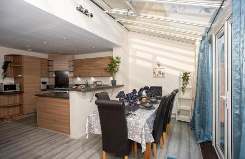 Cosy townhouse, new build, 5 bedrooms, Sleeps 8, Free Parking - Foto 8