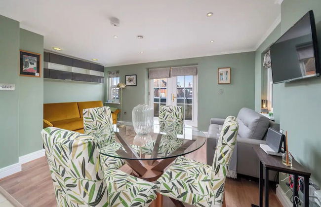 Designer 1 Bed Flat Barons Court Sleeps 4, Balcony - Foto 9